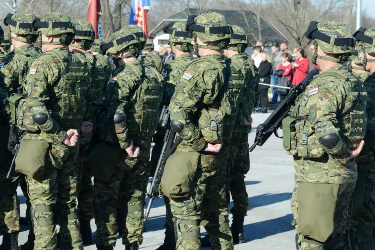 [FOTO] 'TIGROVI' U NATO MISIJI: 182 hrvatska vojnika ispraćena u Litvu