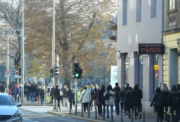 Zastoj u centru Zagreba: zbog sudara tramvaja i auta zaustavljen tramvajski promet