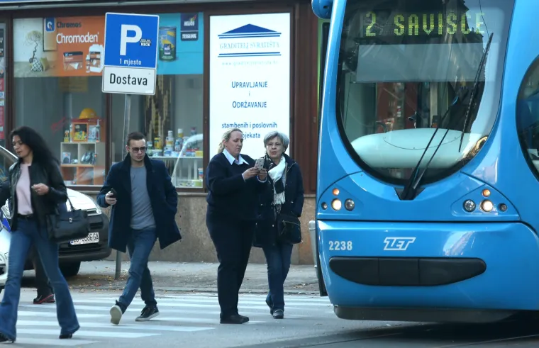 Zastoj u centru Zagreba: zbog sudara tramvaja i auta zaustavljen tramvajski promet