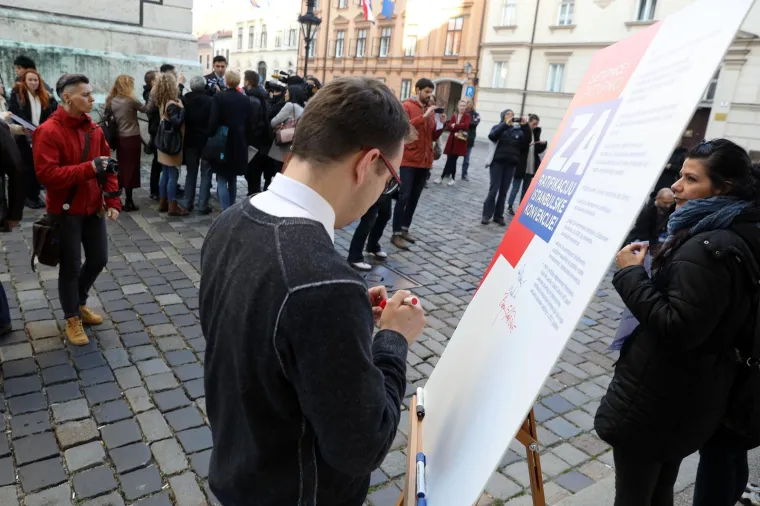 AKTIVISTI I POZNATE LIČNOSTI TRAŽILE RATIFIKACIJU ISTANBULSKE KONVENCIJE: Pred Saborom ih napao Glasnović