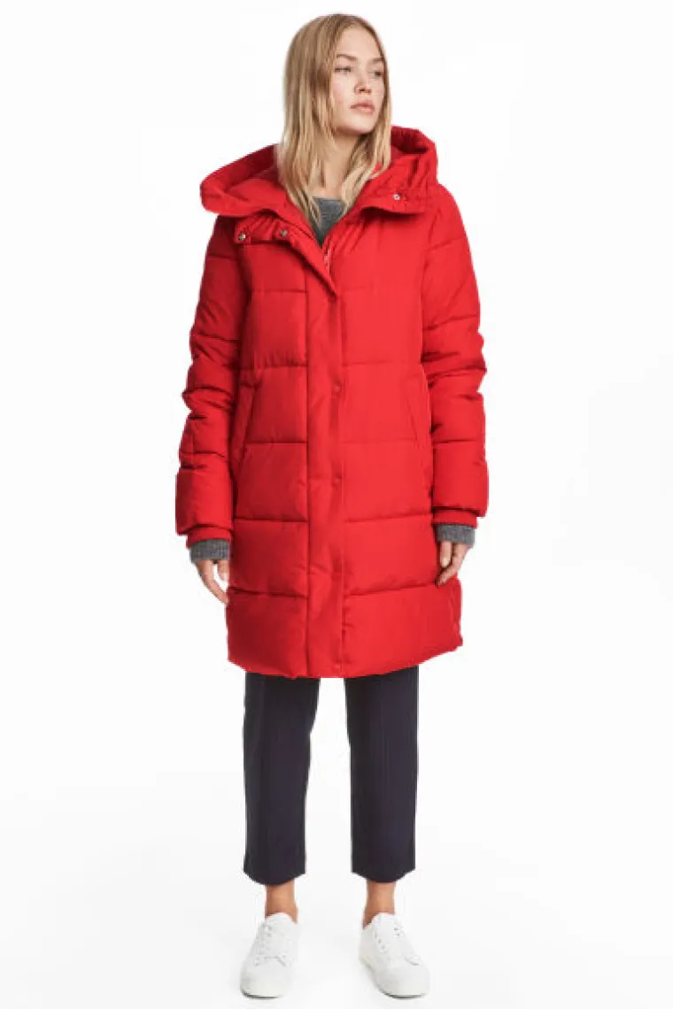 Duga, crvena ispunjena jakna, H&amp;M, 449,88 kuna