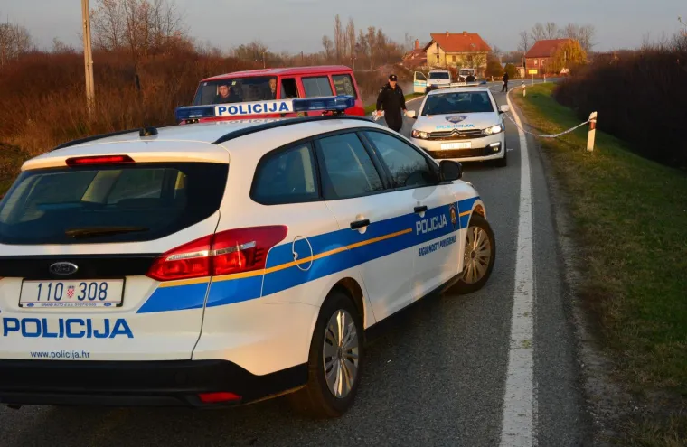 Mjesto gdje je u te&scaron;koj nesreći poginuo motociklist