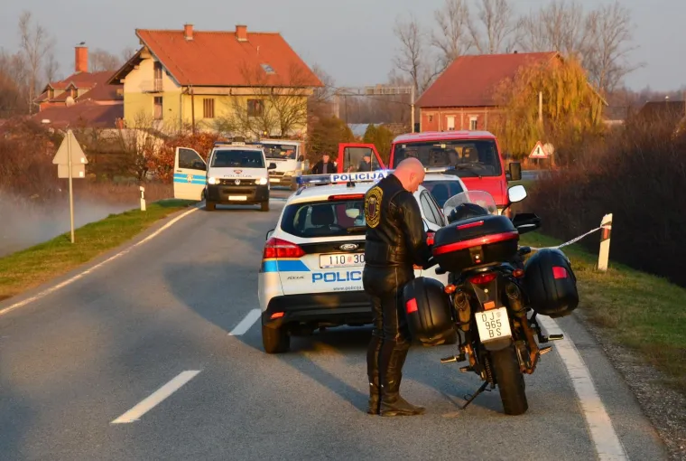 Mjesto gdje je u te&scaron;koj nesreći poginuo motociklist