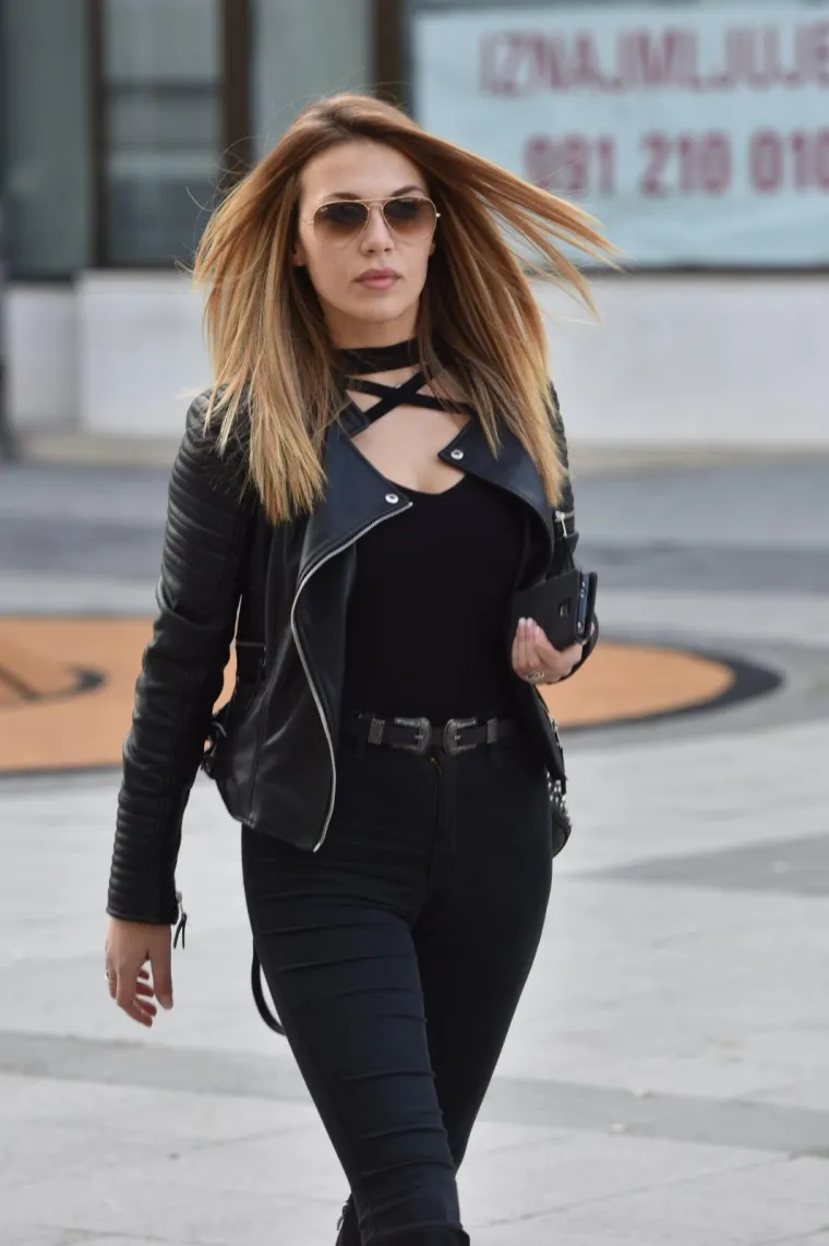 [FOTO] BIV&Scaron;A MISS HRVATSKE I SDP-ova KANDIDATKINJA PRO&Scaron;ETALA &Scaron;IBENIKOM: Ba&scaron; sve je imala crno, od remena do mobitela