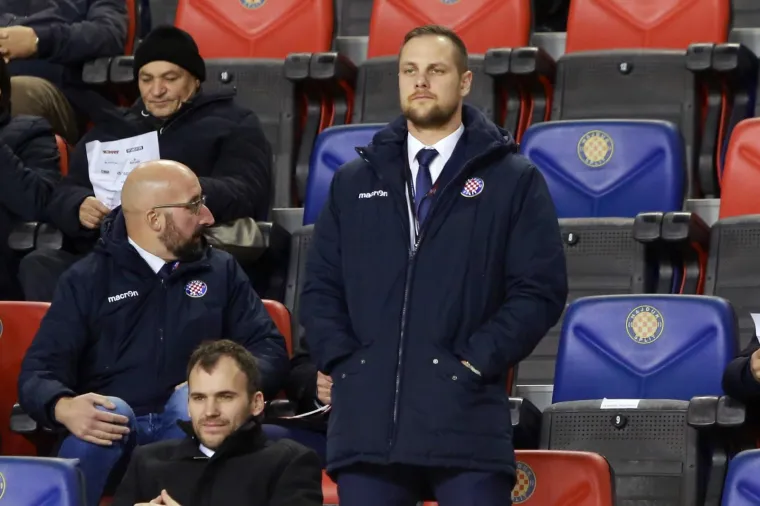 VRUĆA ATMOSFERA NA POLJUDU! Torcida poslala poruku Kosu i dru&scaron;tvu: 'Odgovornost, a ne demagogija'