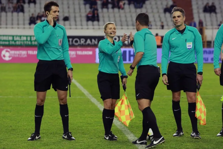 VRUĆA ATMOSFERA NA POLJUDU! Torcida poslala poruku Kosu i dru&scaron;tvu: 'Odgovornost, a ne demagogija'