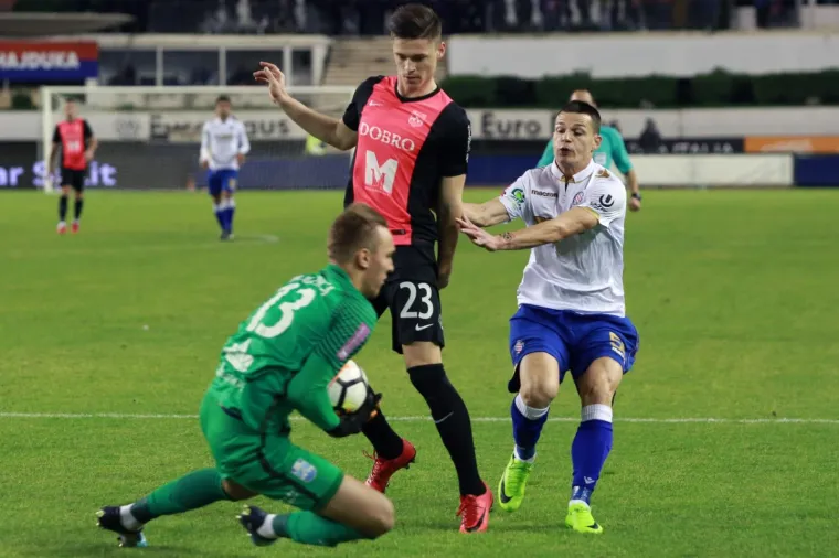 VRUĆA ATMOSFERA NA POLJUDU! Torcida poslala poruku Kosu i dru&scaron;tvu: 'Odgovornost, a ne demagogija'