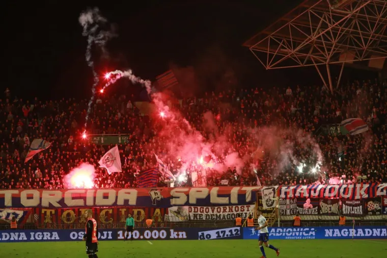 VRUĆA ATMOSFERA NA POLJUDU! Torcida poslala poruku Kosu i dru&scaron;tvu: 'Odgovornost, a ne demagogija'