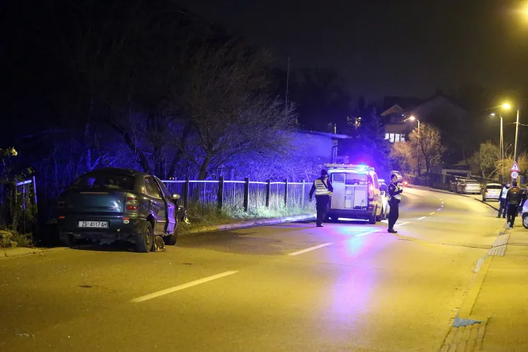 Stravična nesreća u Zagrebu: vozač automobila poginuo nakon &scaron;to se zabio u ogradu kuće na Kusto&scaron;iji