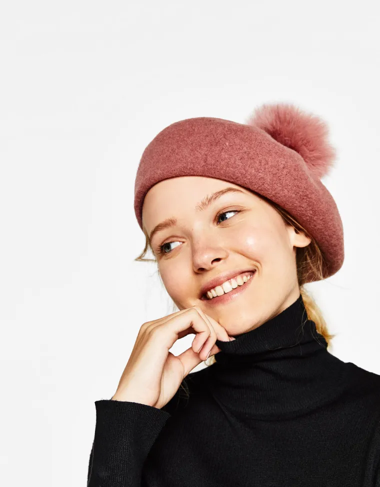 Beretka s pomponom, Bershka, 129,90 kuna