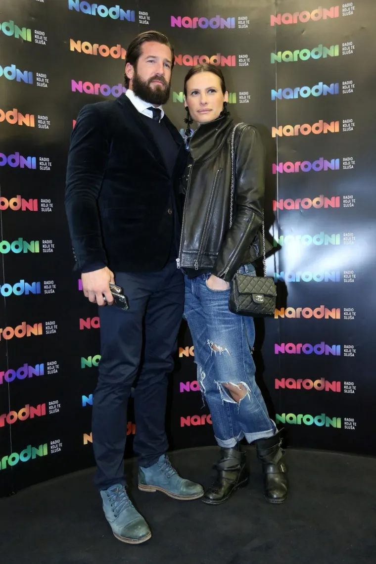 Kristina Bradač odlučila se na potpuno ležernu i jednostavnu kombinaciju traperica, kožnih čizama i kožne jakne - savr&scaron;eno za koncert.