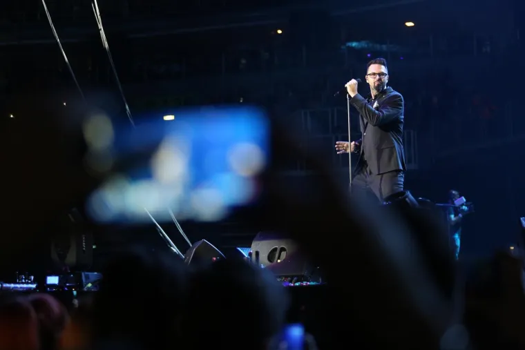 Petar Gra&scaron;o je u zagrebačkoj Areni obilježio 20. godina svoje karijere velikim koncertom. S njim je rođendan slavilo preko 18.000 ljudi koji su svaku pjesmu glasno pjevali. Atmosferu s koncerta možete pogledati u galeriji.