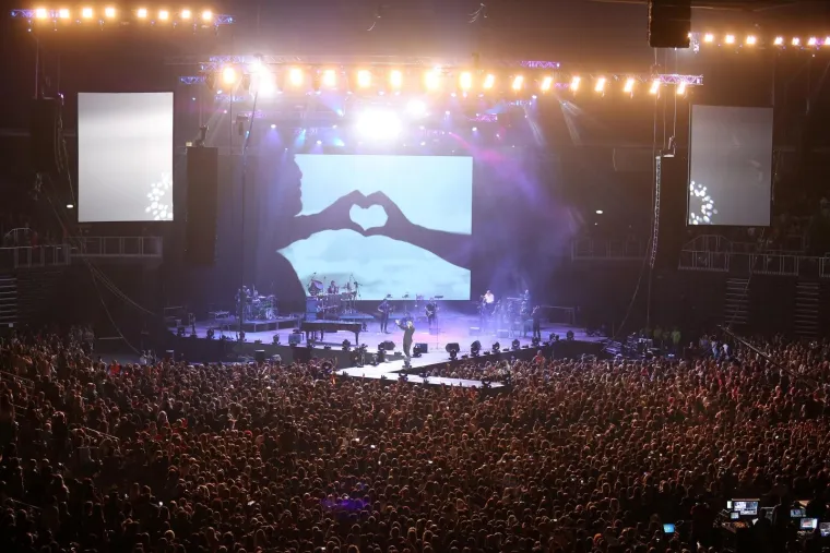 GRA&Scaron;O SPEKTAKLOM PROSLAVIO 20 GODINA KARIJERE: Preko 18.000 ljudi punim glasom pjevalo svaku pjesmu