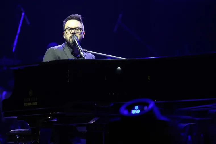 GRA&Scaron;O SPEKTAKLOM PROSLAVIO 20 GODINA KARIJERE: Preko 18.000 ljudi punim glasom pjevalo svaku pjesmu