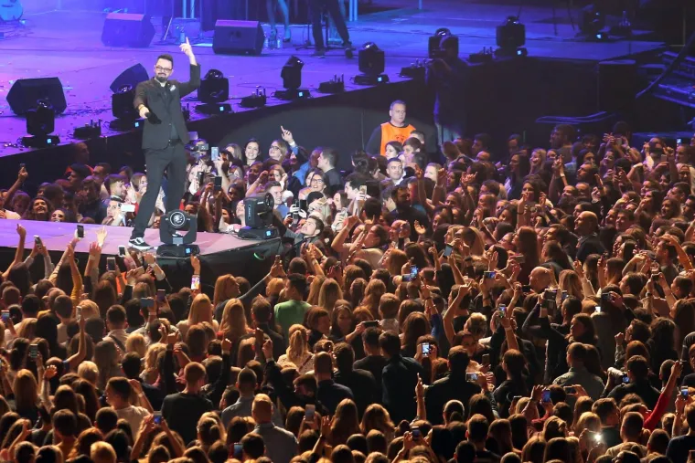 GRA&Scaron;O SPEKTAKLOM PROSLAVIO 20 GODINA KARIJERE: Preko 18.000 ljudi punim glasom pjevalo svaku pjesmu