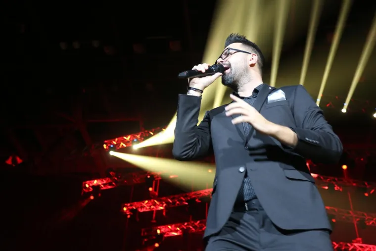 GRA&Scaron;O SPEKTAKLOM PROSLAVIO 20 GODINA KARIJERE: Preko 18.000 ljudi punim glasom pjevalo svaku pjesmu