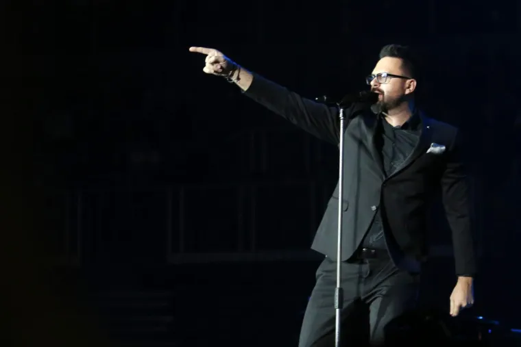 GRA&Scaron;O SPEKTAKLOM PROSLAVIO 20 GODINA KARIJERE: Preko 18.000 ljudi punim glasom pjevalo svaku pjesmu