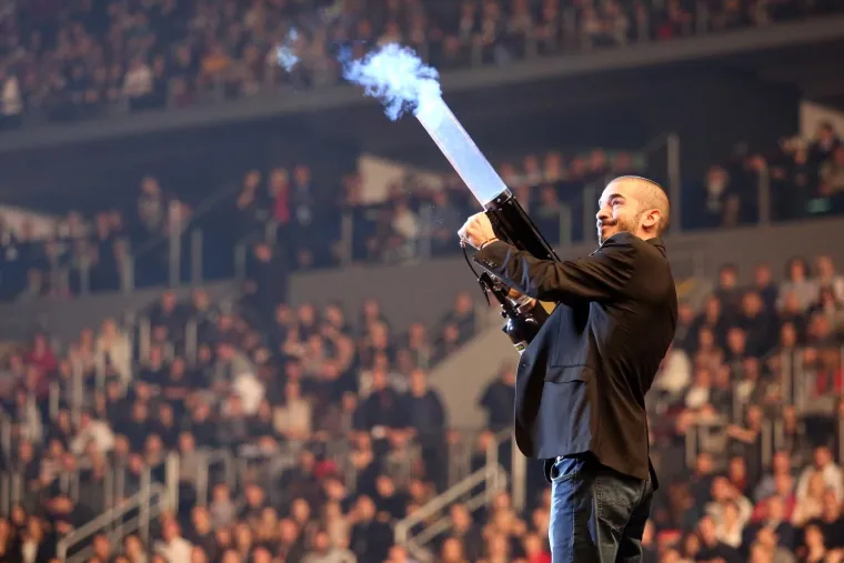 GRA&Scaron;O SPEKTAKLOM PROSLAVIO 20 GODINA KARIJERE: Preko 18.000 ljudi punim glasom pjevalo svaku pjesmu