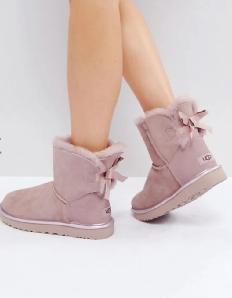 UGG Mini Bailey Bow čizmice, Asos, 1.384,01 kuna