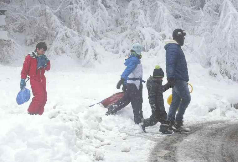Snježna idila: pogledajte prekrasne fotografije Sljemena na kojem je jutros izmjereno 18 centimetara snijega