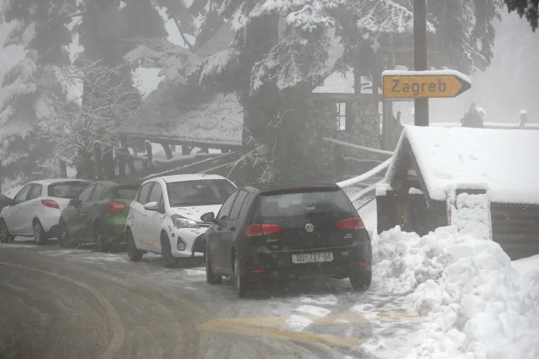 Snježna idila: pogledajte prekrasne fotografije Sljemena na kojem je jutros izmjereno 18 centimetara snijega