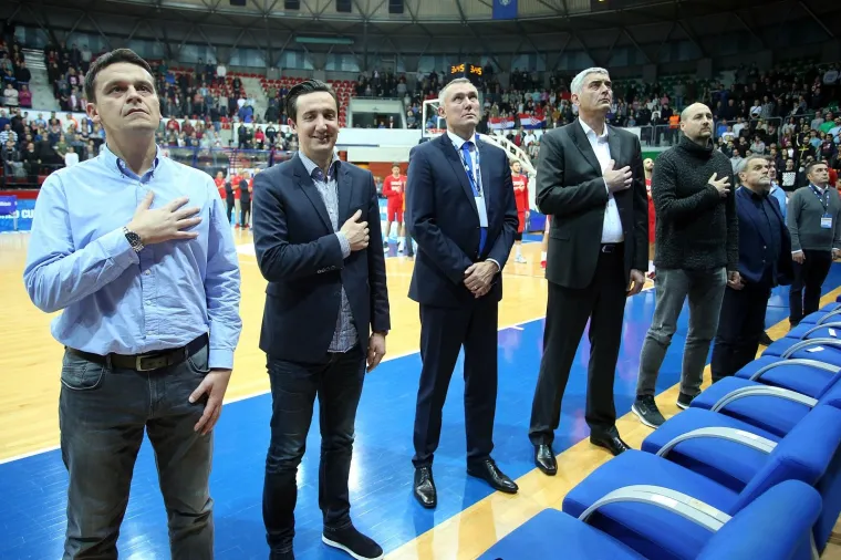 NAVIJAČI ISPUNILI TRIBINE CIBONE: Hrvatska ugostila Italiju u kvalifikacijama za SP