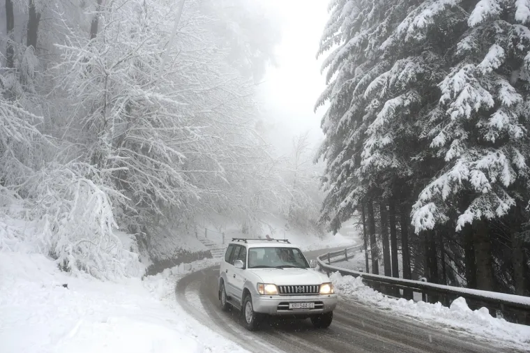 POGLEDAJTE KAKO IZGLEDA SLJEME POD DEBELIM SNJEŽNIM POKRIVAČEM: Jutros je izmjereno 18 cm