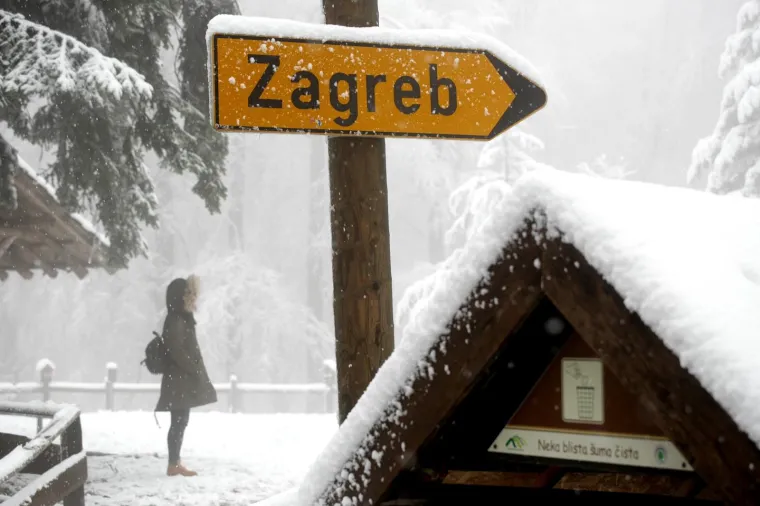 POGLEDAJTE KAKO IZGLEDA SLJEME POD DEBELIM SNJEŽNIM POKRIVAČEM: Jutros je izmjereno 18 cm