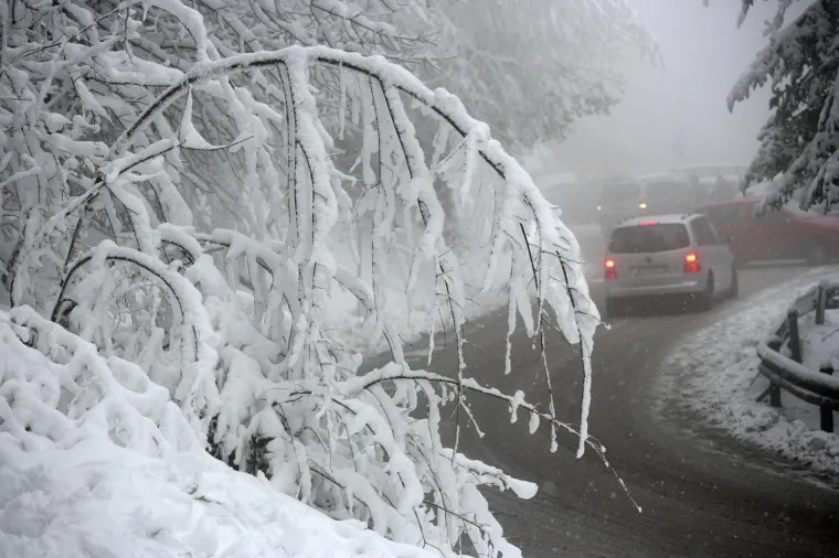 POGLEDAJTE KAKO IZGLEDA SLJEME POD DEBELIM SNJEŽNIM POKRIVAČEM: Jutros je izmjereno 18 cm