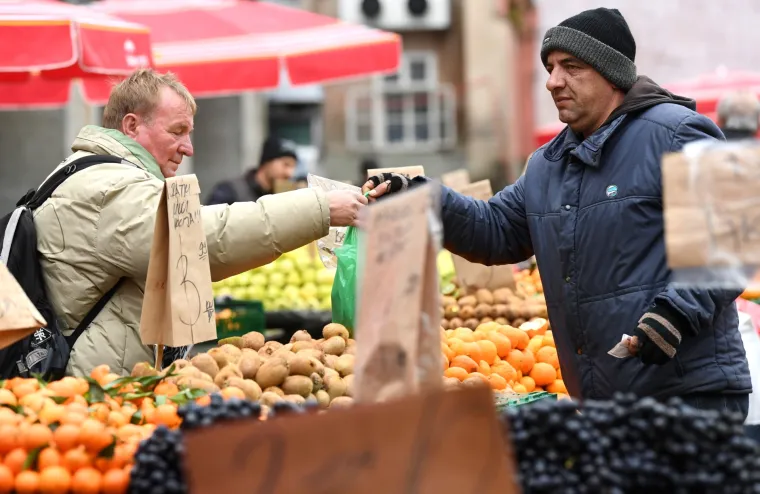 Zagreb: Ki&scaron;no vrijeme nije omelo građane u nedjeljnjoj &scaron;etnji gradom i obilasku tržnice