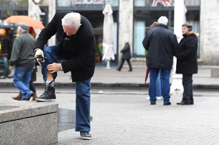 Zagreb: Ki&scaron;no vrijeme nije omelo građane u nedjeljnjoj &scaron;etnji gradom i obilasku tržnice