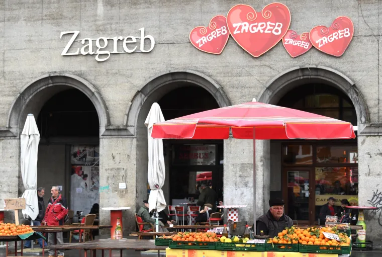 Zagreb: Ki&scaron;no vrijeme nije omelo građane u nedjeljnjoj &scaron;etnji gradom i obilasku tržnice