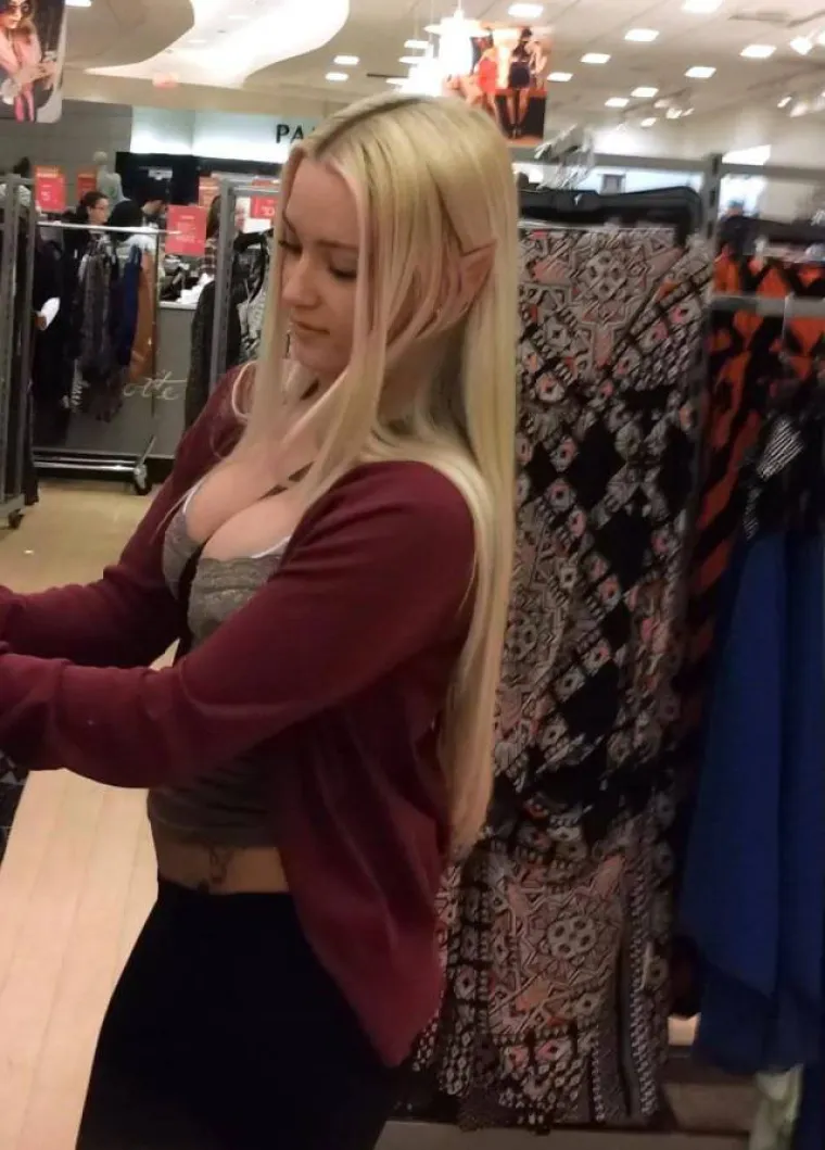 ČEKAJ, ONE TAKVE IDU VAN?! U jako, jako, seksi izdanju uhvaćene na poslu, ulici, autu...