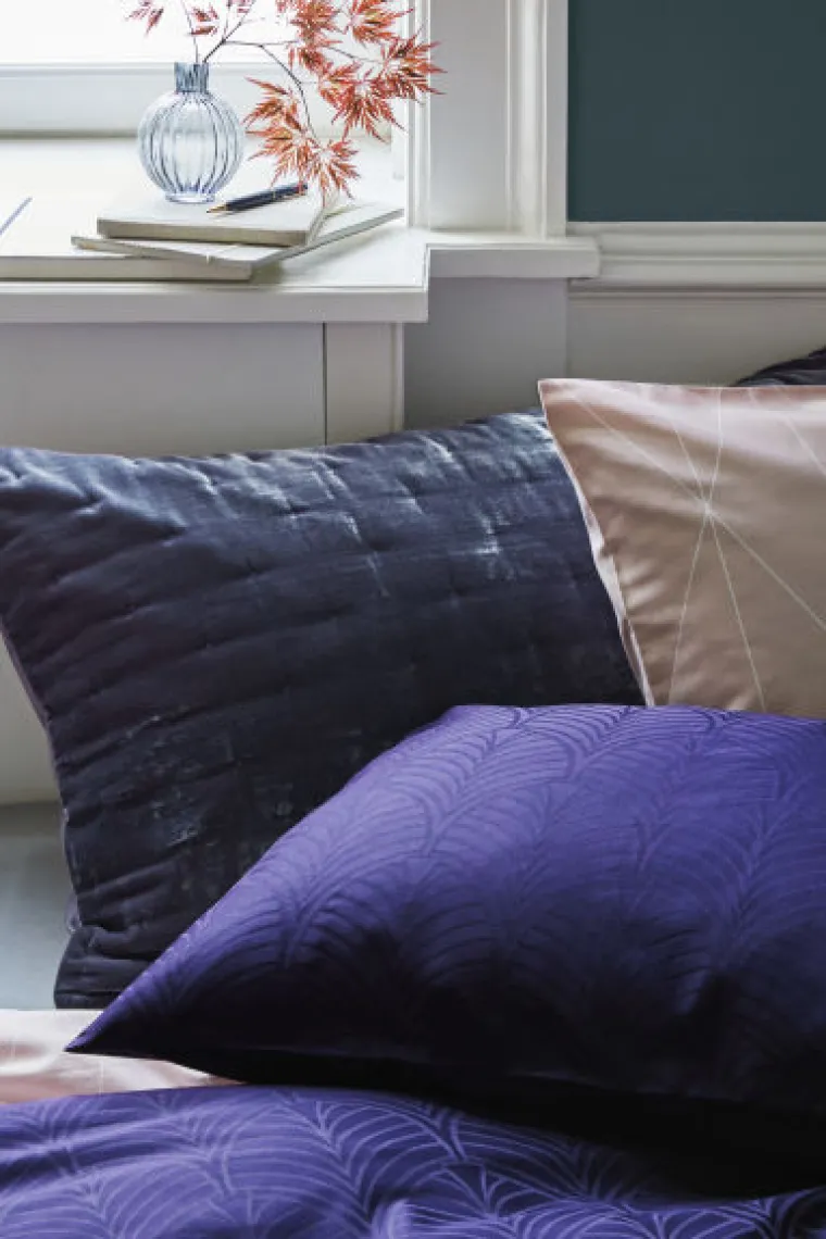 Ba&scaron; kao i ljubičasta... I sve ove njihove ideje nam se jako sviđaju. Sve posteljine, deke i ostale stvarčice s fotografija može&scaron; naći na H&amp;M Home web shopu: http://www2.hm.com