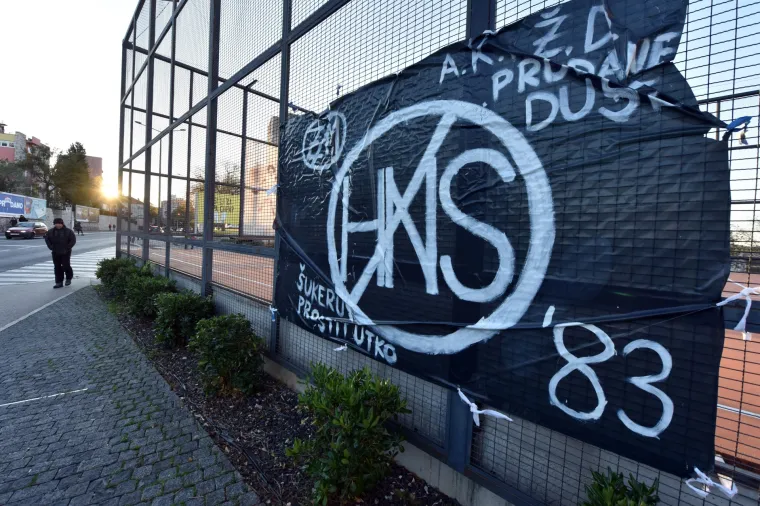 '&Scaron;ukeru, prostitutko': u &Scaron;ibeniku osvanuo transparent protiv HNS-a i Davora &Scaron;ukera