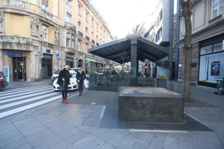 O&scaron;tećeni kip Nikole Tesle odvezen je na popravak