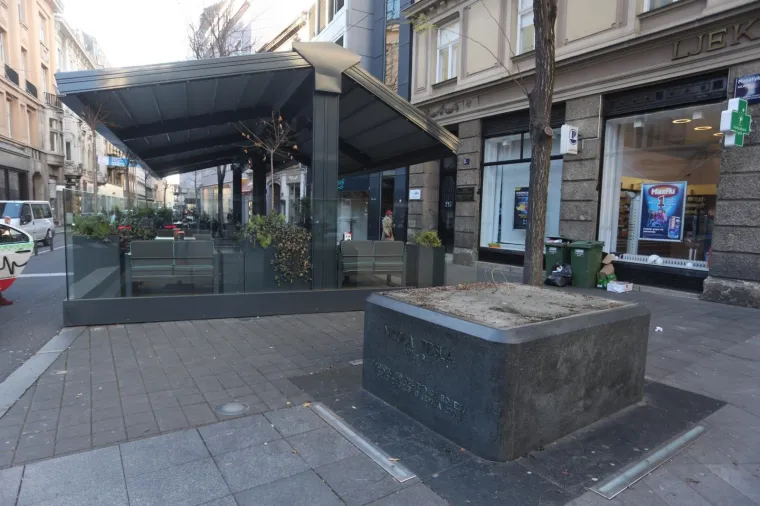 O&scaron;tećeni kip Nikole Tesle odvezen je na popravak