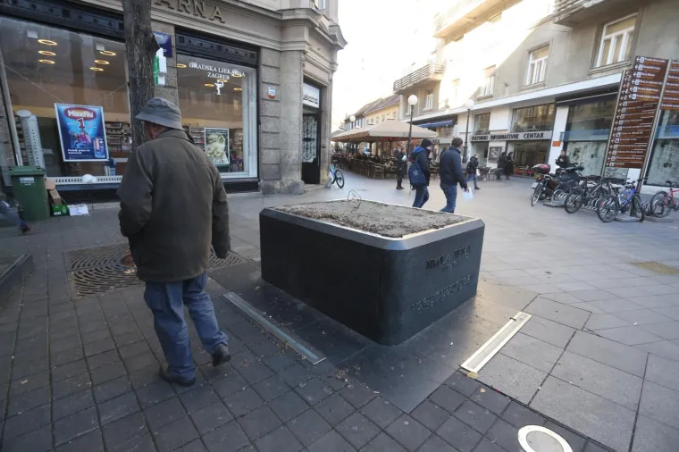 O&scaron;tećeni kip Nikole Tesle odvezen je na popravak