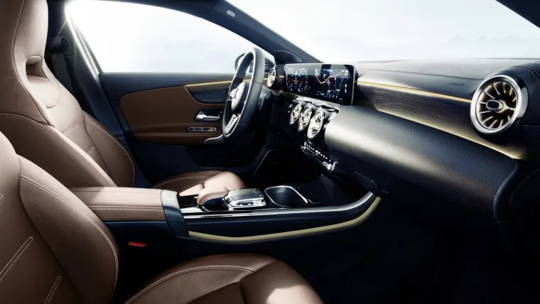 Proizvođač iz Stuttgarta u javnost je pustio fotografije otkrivši da će, a dojam je apsolutno takav, on nadilaziti cjenovni razred samog vozila pritom istovremeno bivajući mladenački razigran i savršeno ozbiljan.