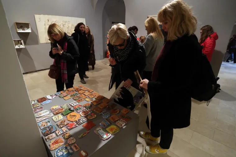 U Zagrebu otvorena izložba napu&scaron;tenih radova 'Udomi rad'