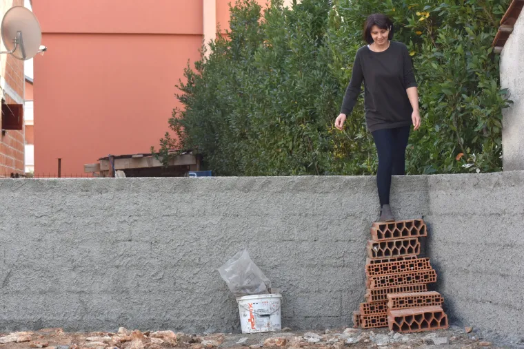 Sporni zid koji je izgradio susjed: evo kako obitelj Mi&scaron;ković iz Zadra svaki dan dolazi do kuće u kojoj žive