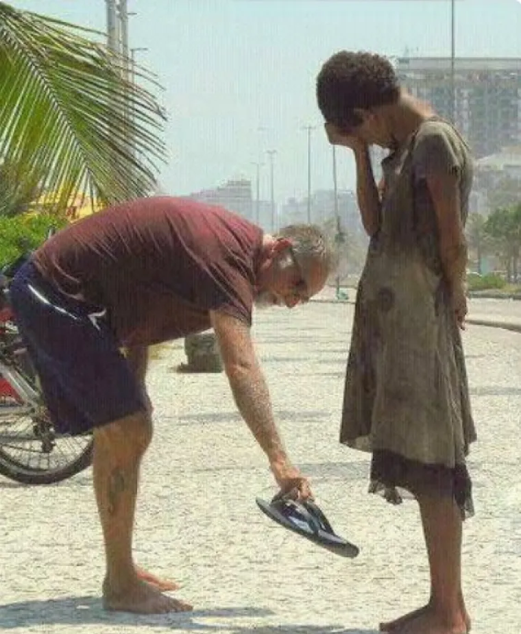Mu&scaron;karac je svoje cipele prepustio siroma&scaron;noj tinejdžerici.