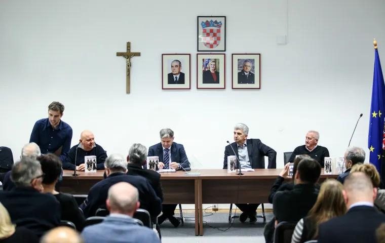 Održana promocija romana "Žetva u polju otrova" autora Ante Guge