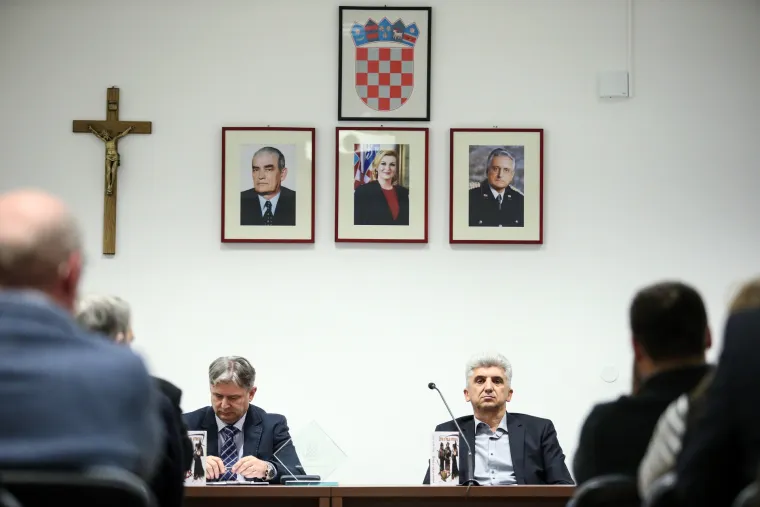 Održana promocija romana "Žetva u polju otrova" autora Ante Guge