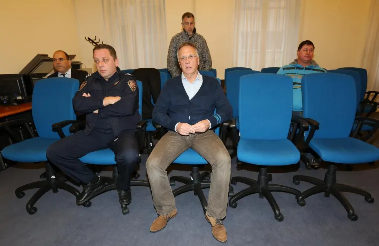 Na Županijskom sudu izrečena je presuda Momčilu vujačiću i drugima optuženima za krijumčarenje droge. Vujačić je nepravomoćno osuđen na 11 godina zatvora, a preostala trojica optuženih osuđena su na tri odnosno tri i pol godine zatvora.