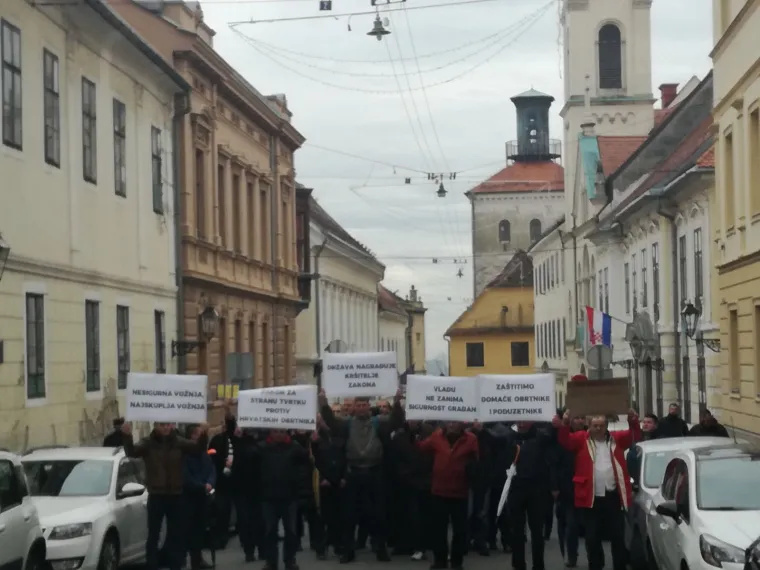 Taksisti na prosvjedu na Markovom trgu: 'Vladu ne zanima sigurnost građana'