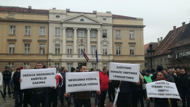 Taksisti na prosvjedu na Markovom trgu: 'Vladu ne zanima sigurnost građana'