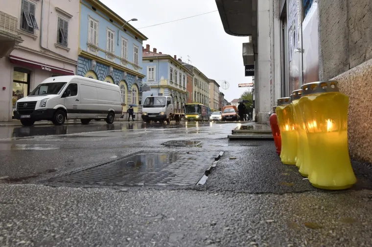 U RIJECI I PULI ZAPALJENE SVIJEĆE ZA HAŠKE OPTUŽENIKE: 'Za hrvatske mučenike, a posebno za heroja, a ne zločinca Praljka'