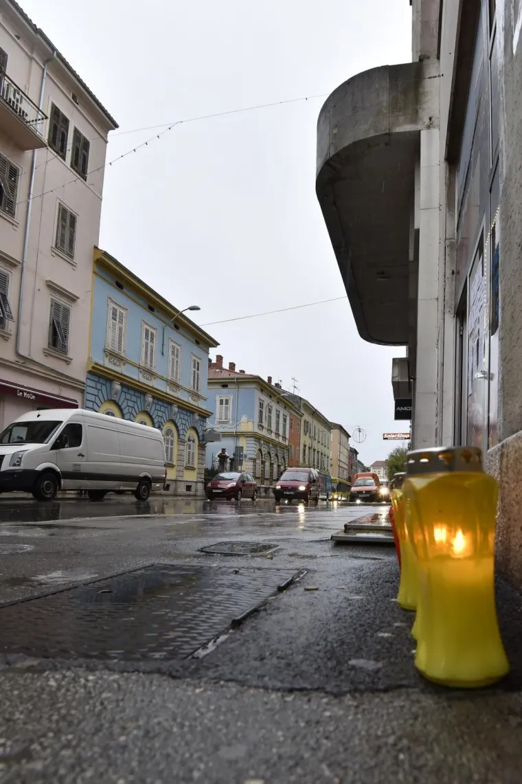 U RIJECI I PULI ZAPALJENE SVIJEĆE ZA HAŠKE OPTUŽENIKE: 'Za hrvatske mučenike, a posebno za heroja, a ne zločinca Praljka'