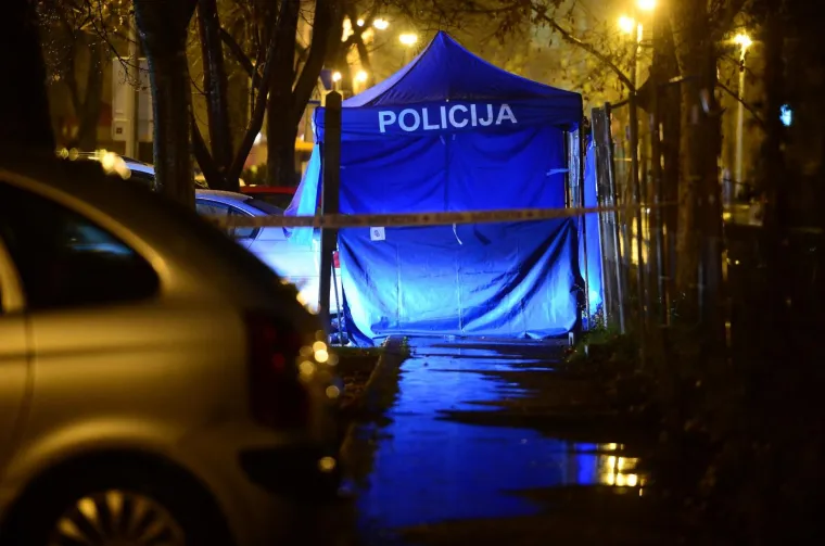 Policijski očevid u Gradi&scaron;čanskoj ulici gdje je pronađeno tijelo nepoznate osobe.